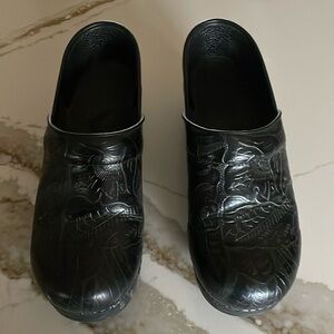 Dansko Women’s shoes. In good shape. Size 38